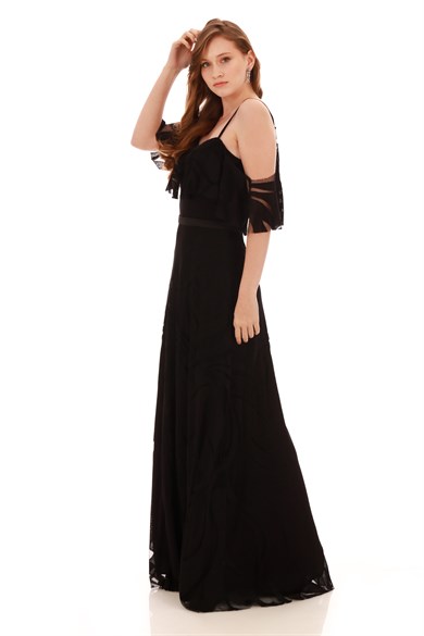 Carmen Siyah Dantelli Düşük Kollu Askılı Uzun Abiye Elbise