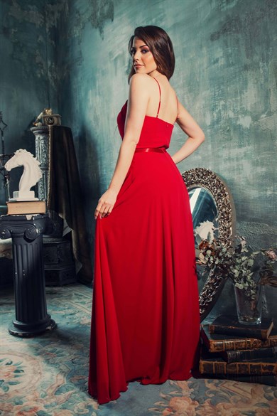 S56716-13CARMENCarmen Kırmızı Saten Bantlı Uzun Abiye Elbise